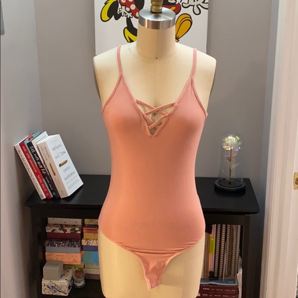 💫 Pink Crisscross V-Neck Bodysuit - Picture 2 of 4